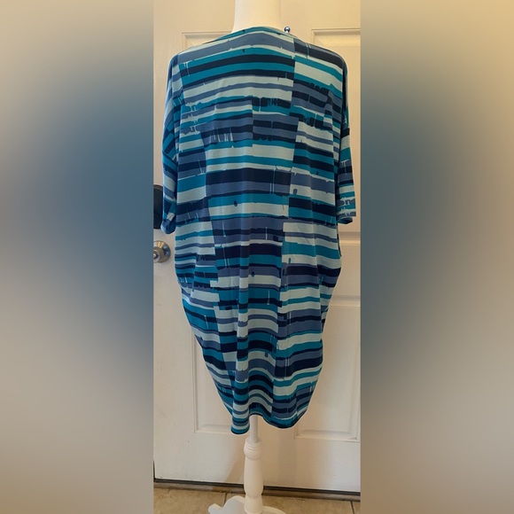 Blue patterned LLR Irma hi-low tunic tee, size L - Picture 6 of 6